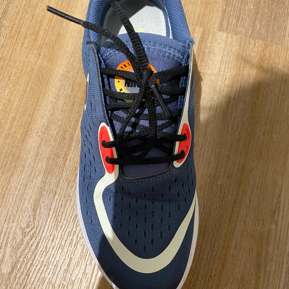 *NIKE* running shoes - Picture 4 of 5